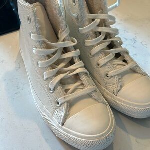 Winter white converse hightop (size 7.5)